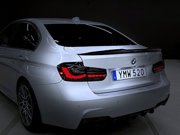 BMW 330e 13 of 22
