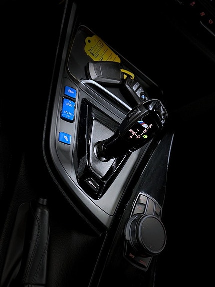 BMW 330e 14 of 22
