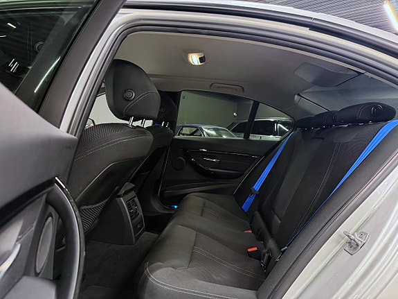 BMW 330e 21 of 22