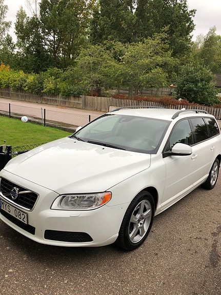 Volvo V70 2 of 21
