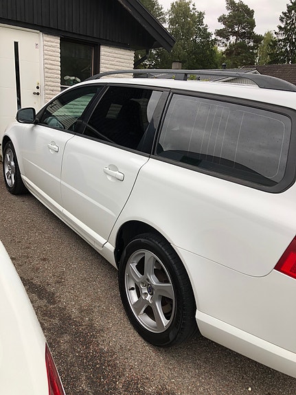 Volvo V70 4 of 21