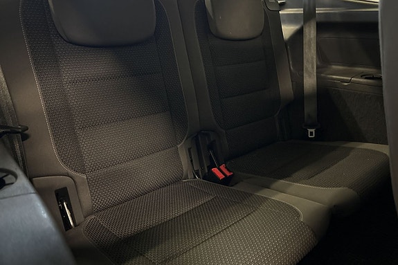 Volkswagen Touran 16 of 26
