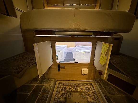 Adria Coral Axess S 690 SC 150 hk | Queenbed |Dragkrok | Solcell 18 of 28