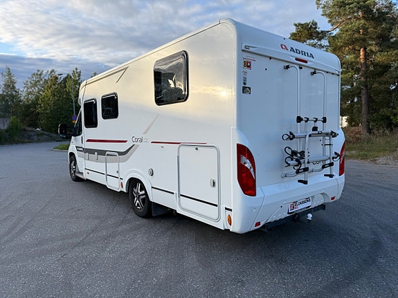Adria Coral Axess S 690 SC 150 hk | Queenbed |Dragkrok | Solcell 5 of 30