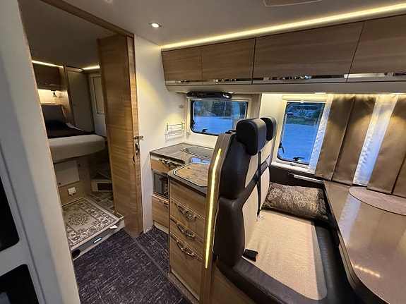 Adria Coral Axess S 690 SC 150 hk | Queenbed |Dragkrok | Solcell 6 of 28