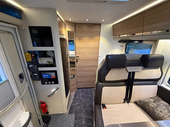 Adria Coral Axess S 690 SC 150 hk | Queenbed |Dragkrok | Solcell 28 of 28