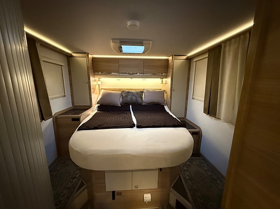 Adria Coral Axess S 690 SC 150 hk | Queenbed |Dragkrok | Solcell 16 of 28