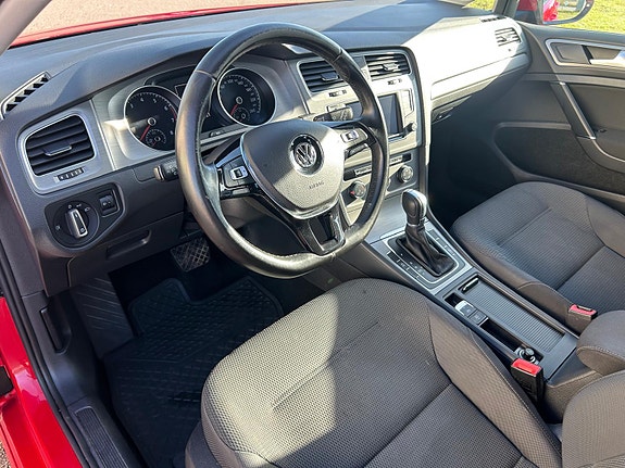 Volkswagen Golf VII 7 of 9