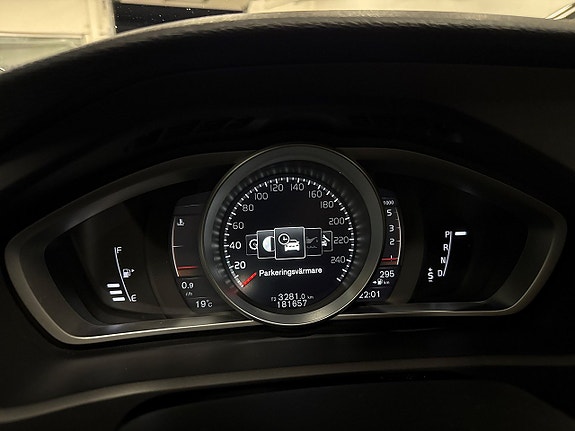 Volvo V40 Cross Country 15 of 24