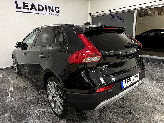Volvo V40 Cross Country 2 of 24