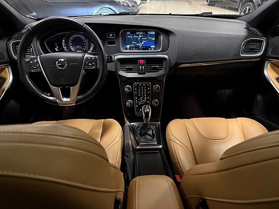 Volvo V40 Cross Country 11 of 24