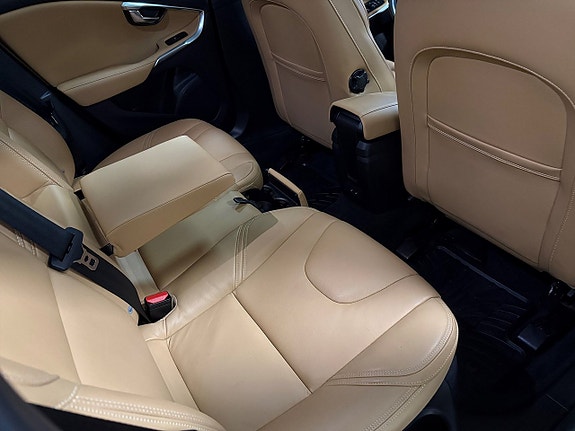 Volvo V40 Cross Country 9 of 24