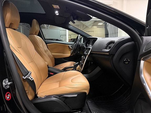 Volvo V40 Cross Country 6 of 24