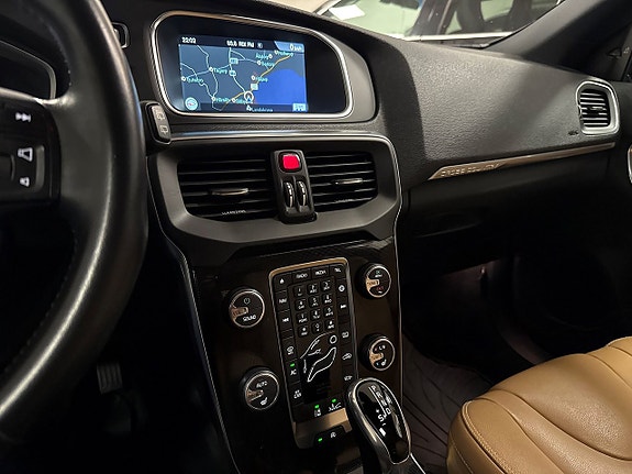 Volvo V40 Cross Country 18 of 24
