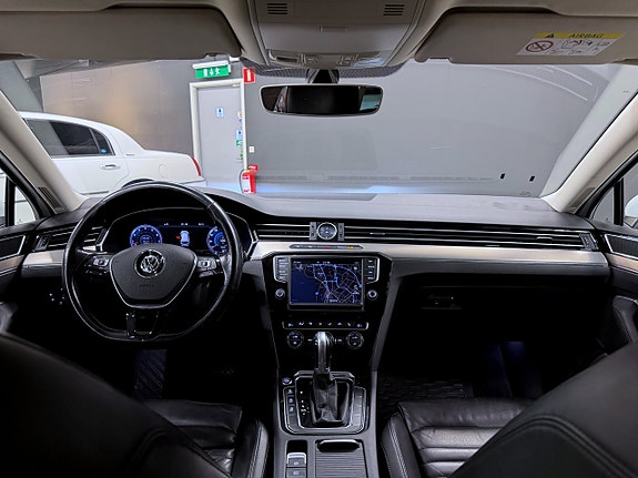 Volkswagen Passat 3 of 22