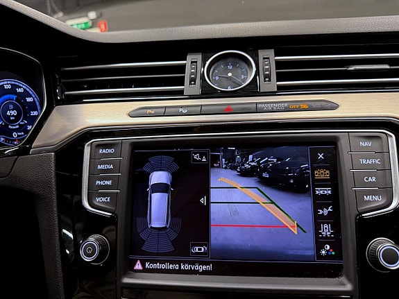 Volkswagen Passat 15 of 22
