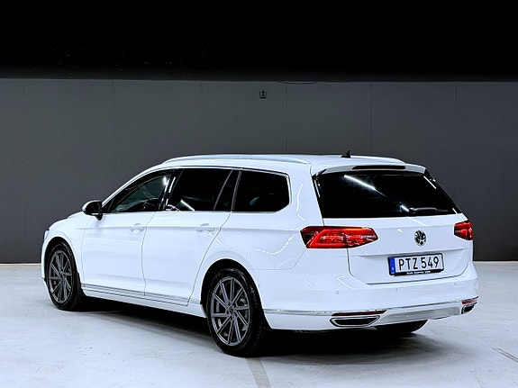 Volkswagen Passat 10 of 22