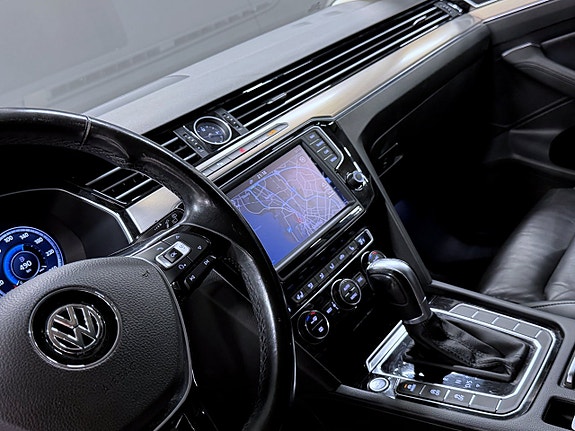Volkswagen Passat 9 of 22