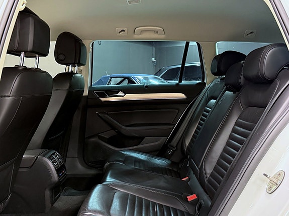 Volkswagen Passat 17 of 22