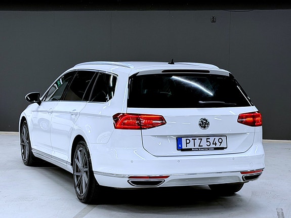Volkswagen Passat 2 of 22
