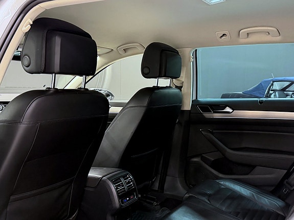Volkswagen Passat 22 of 22