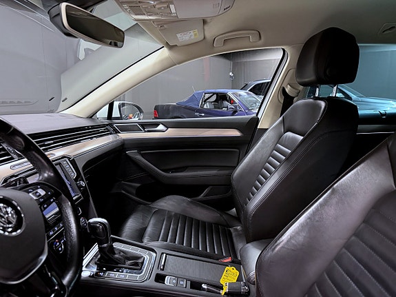 Volkswagen Passat 5 of 22