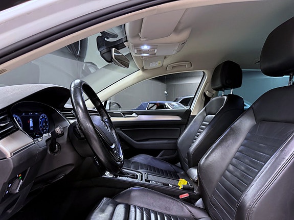 Volkswagen Passat 19 of 22