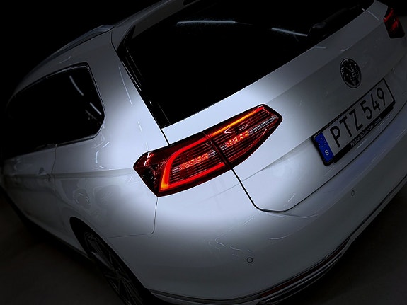 Volkswagen Passat 18 of 22
