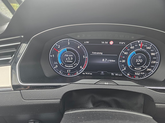 Volkswagen Passat Alltrack 3 of 4