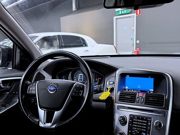 Volvo XC60 6 of 17