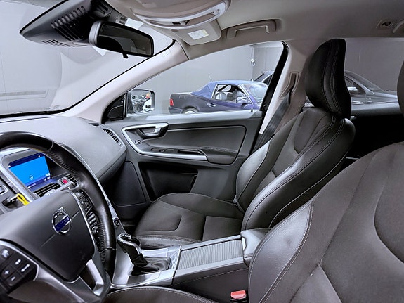 Volvo XC60 11 of 17