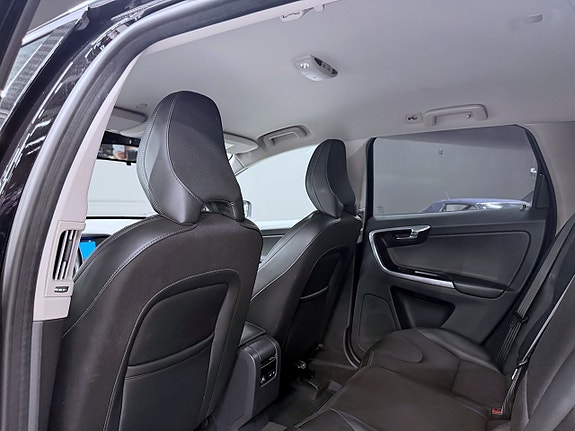 Volvo XC60 15 of 17