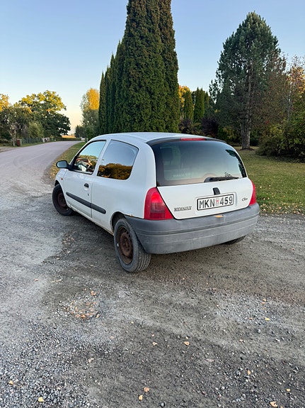 Renault Clio 2 of 10