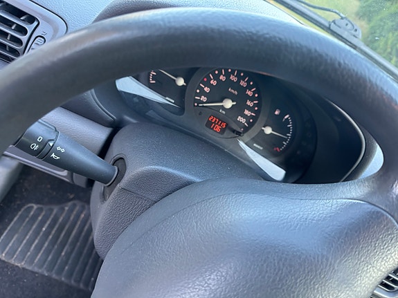 Renault Clio 7 of 10
