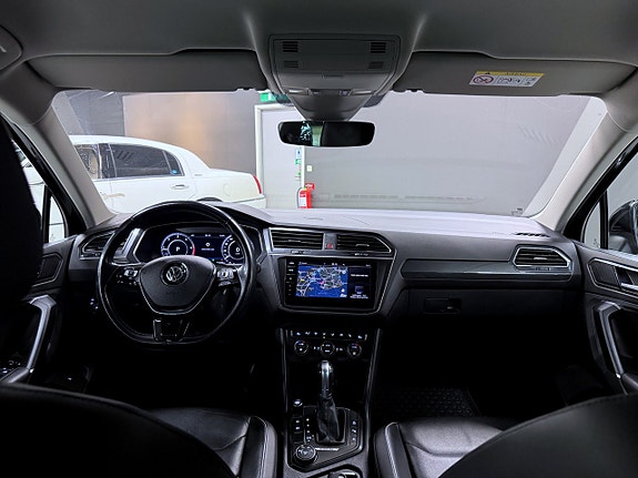 Volkswagen Tiguan 2 of 24