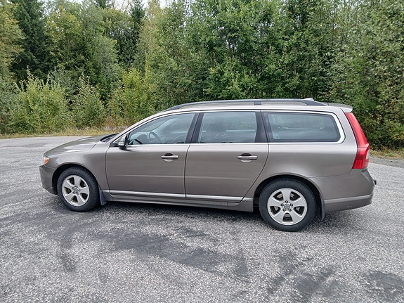 Volvo V70 6 of 9