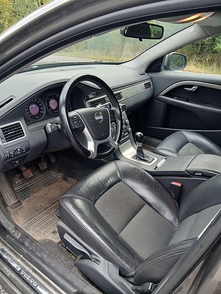 Volvo V70 7 of 9