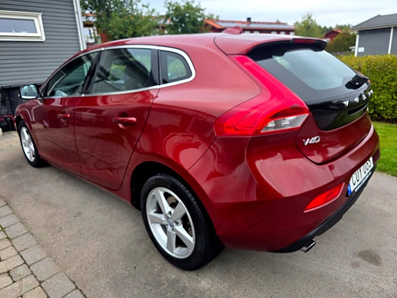 Volvo V40 3 of 30