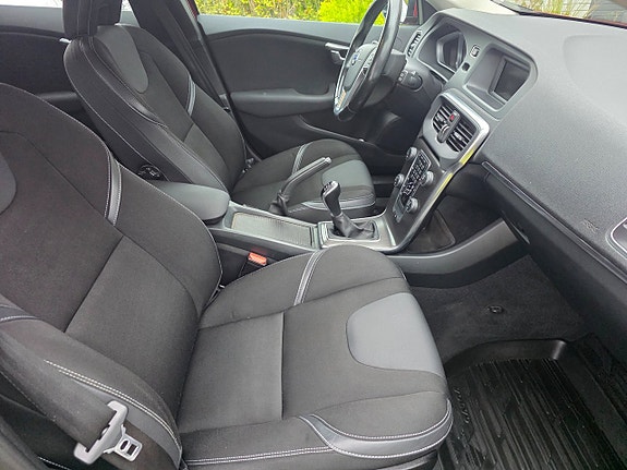 Volvo V40 12 of 30