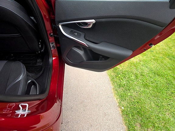 Volvo V40 24 of 30