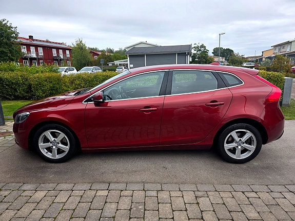 Volvo V40 2 of 30