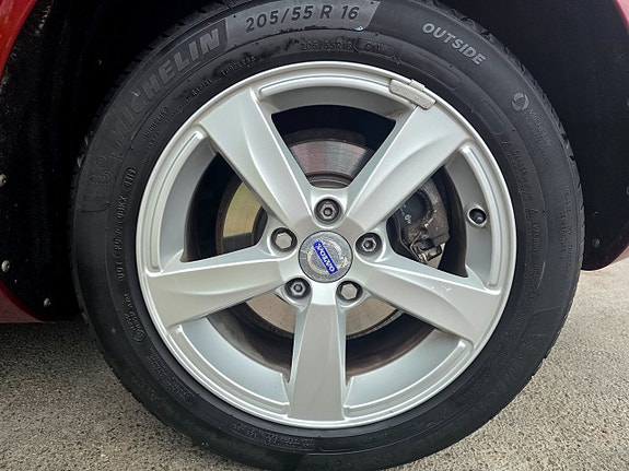 Volvo V40 27 of 30