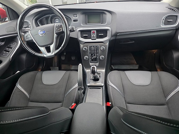 Volvo V40 13 of 30