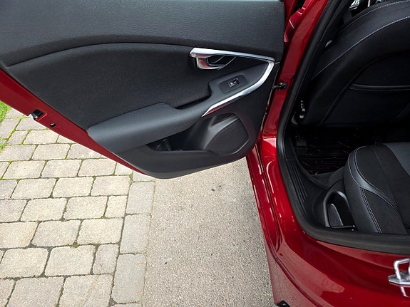 Volvo V40 23 of 30