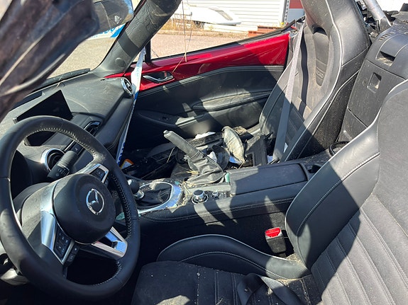 Mazda MX-5 2 of 5
