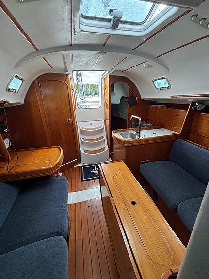 Beneteau First 31.7 LR, 2001 3 of 9
