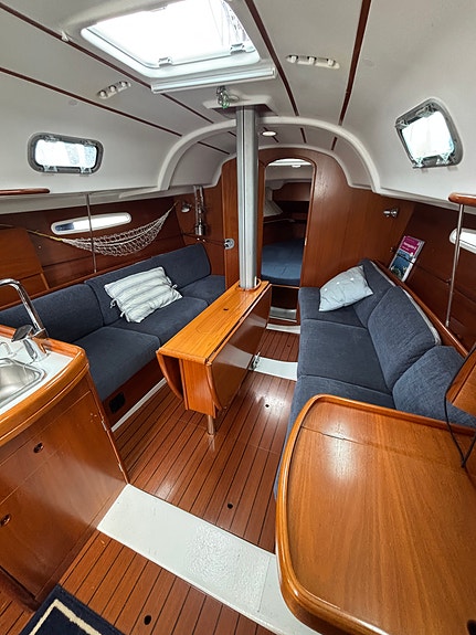 Beneteau First 31.7 LR, 2001 2 of 9