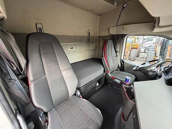 Volvo FH 4X2 9 of 12