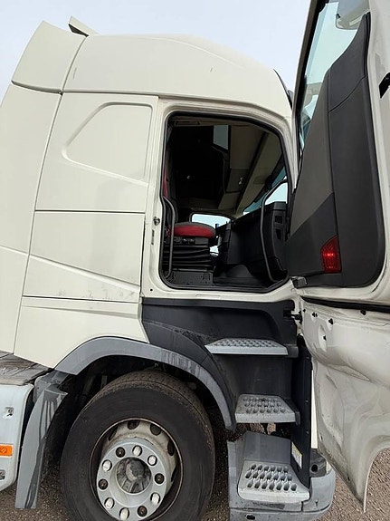 Volvo FH 4X2 8 of 12