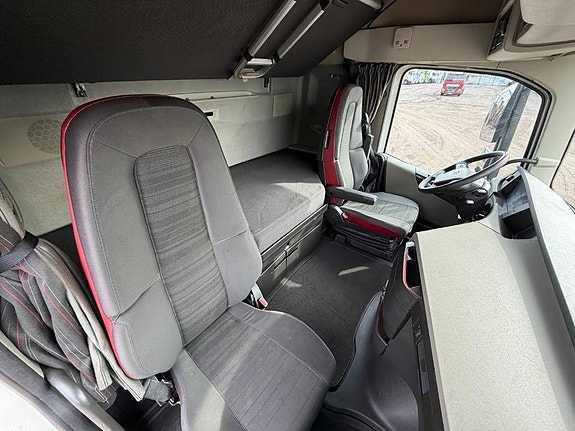 Volvo FH 4X2 7 of 12